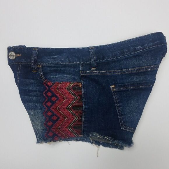 Express》 Boho Embroidered Cut Off Jean Shorts - Picture 3 of 8